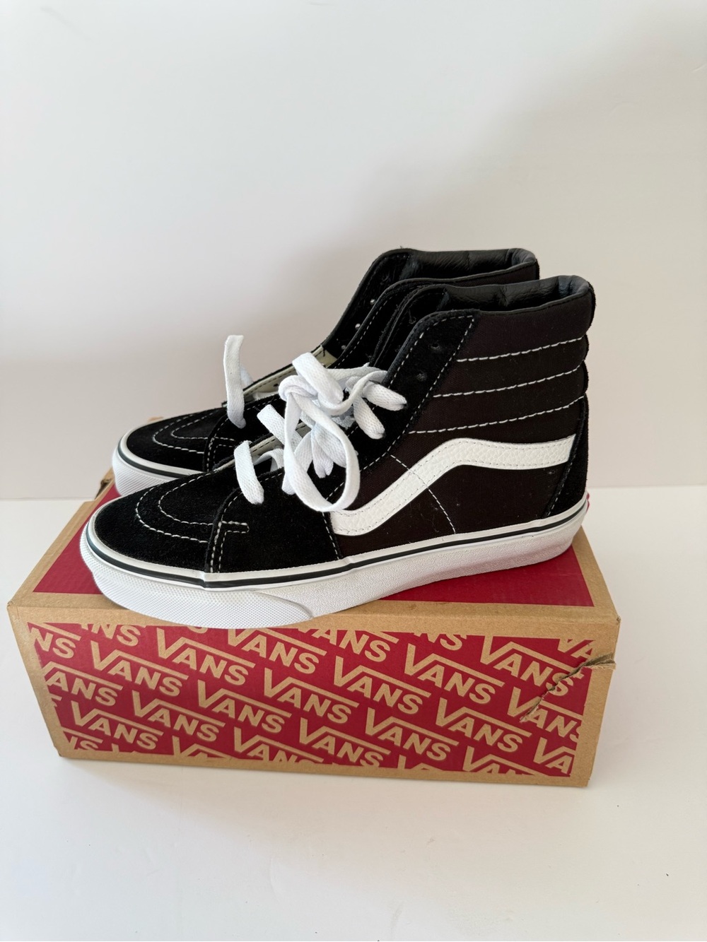 New Vans Women’s SK8 Shoes Size: 5